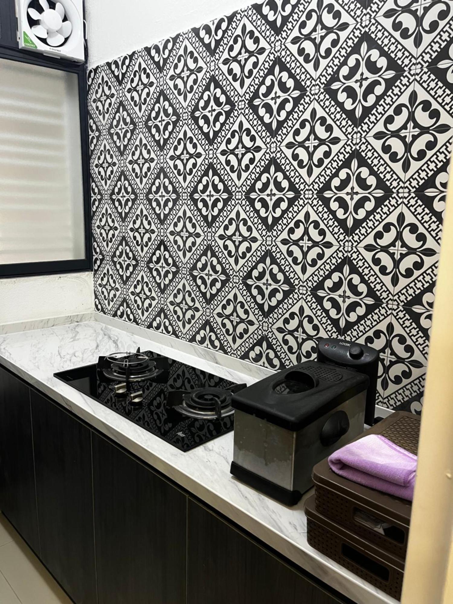 Apartment Seasons Gardens Wangsa Maju, Kl - 3 Bedroom *